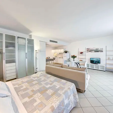 Venice Aparthotel 3*